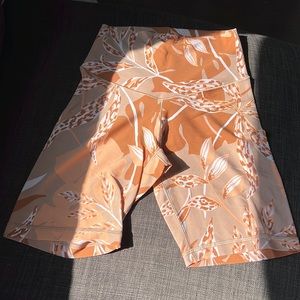 AE OFFLINE - real me printed high-waisted 7” bike shorts (color: apricot wash)